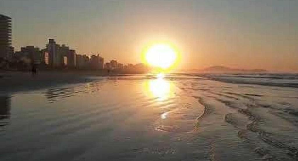 Hospedagem Primeira Quadra Da Praia ปรายากรันเด ภายนอก รูปภาพ