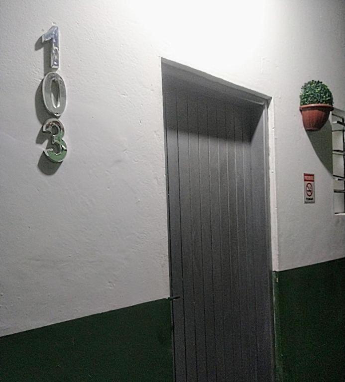 Hospedagem Primeira Quadra Da Praia ปรายากรันเด ภายนอก รูปภาพ